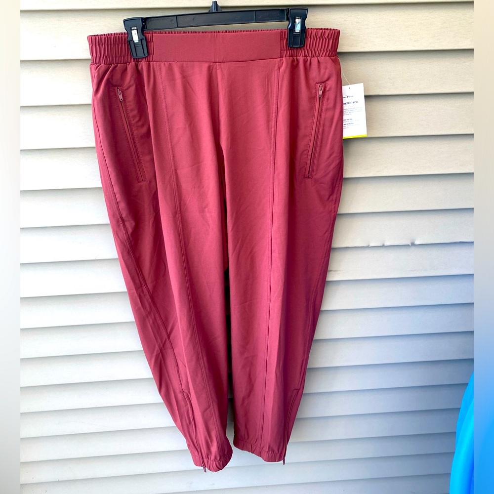 BNWT Old Navy Active Brick Red Zipper Sweatpants - Women’s Size L